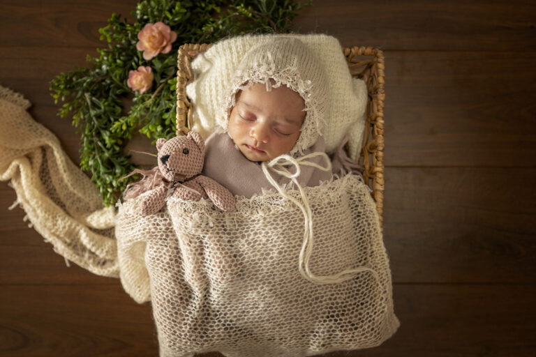 What Is Baby-Led Newborn Photography? (And Why It Might Be Exactly What You’re Looking For)